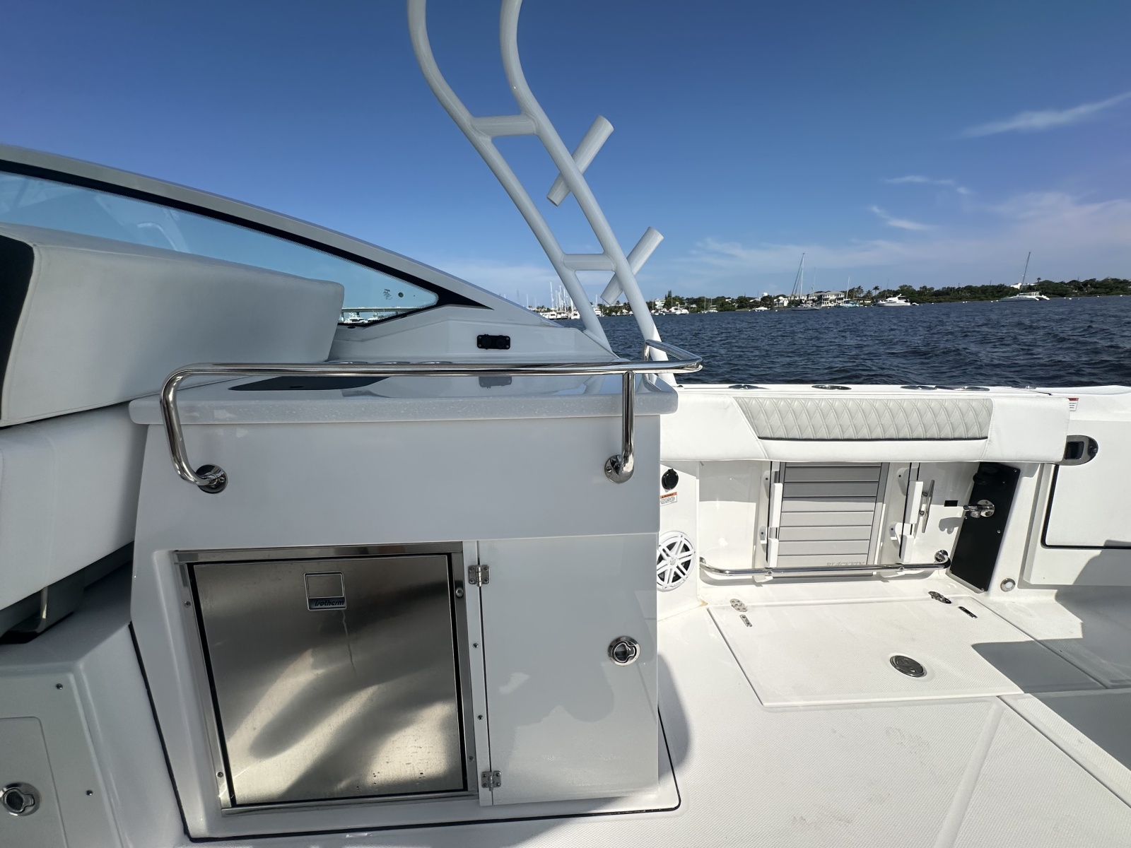 2024 Blackfin 272DC