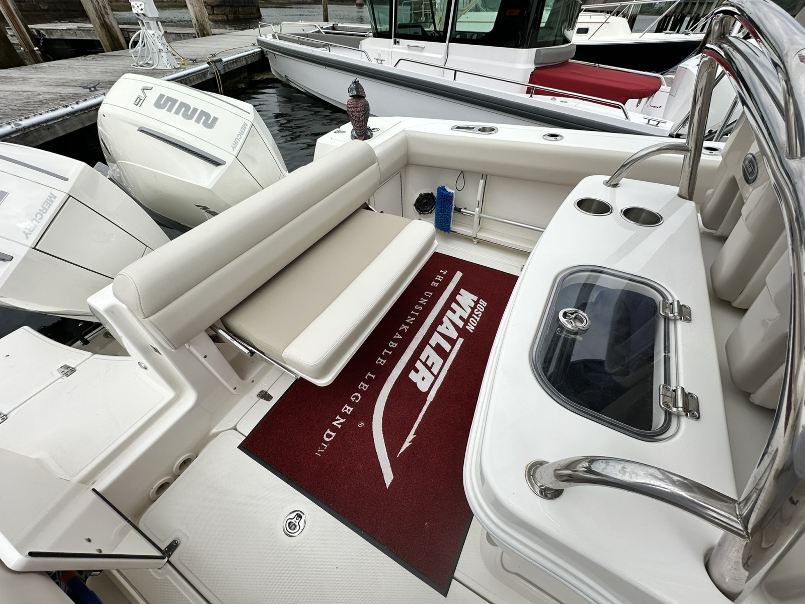 2024 Boston Whaler 250 Outrage