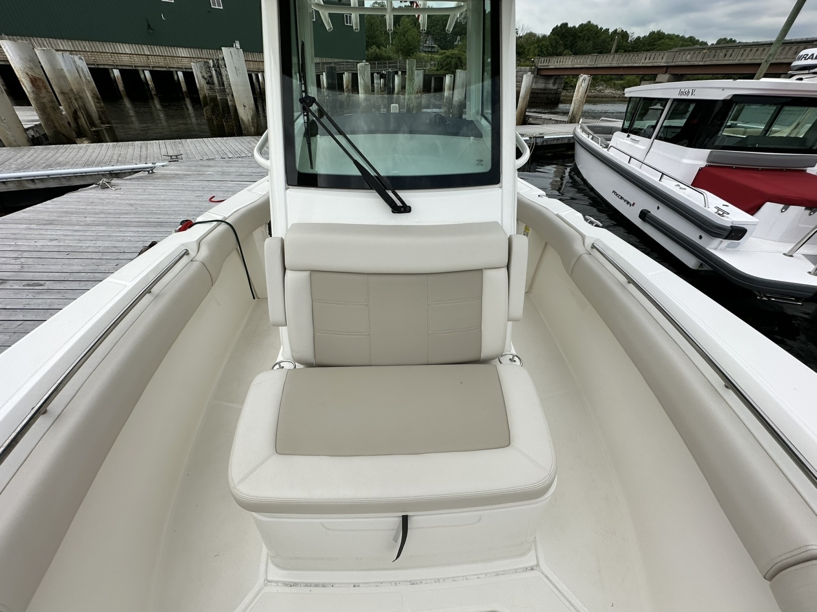 2024 Boston Whaler 250 Outrage