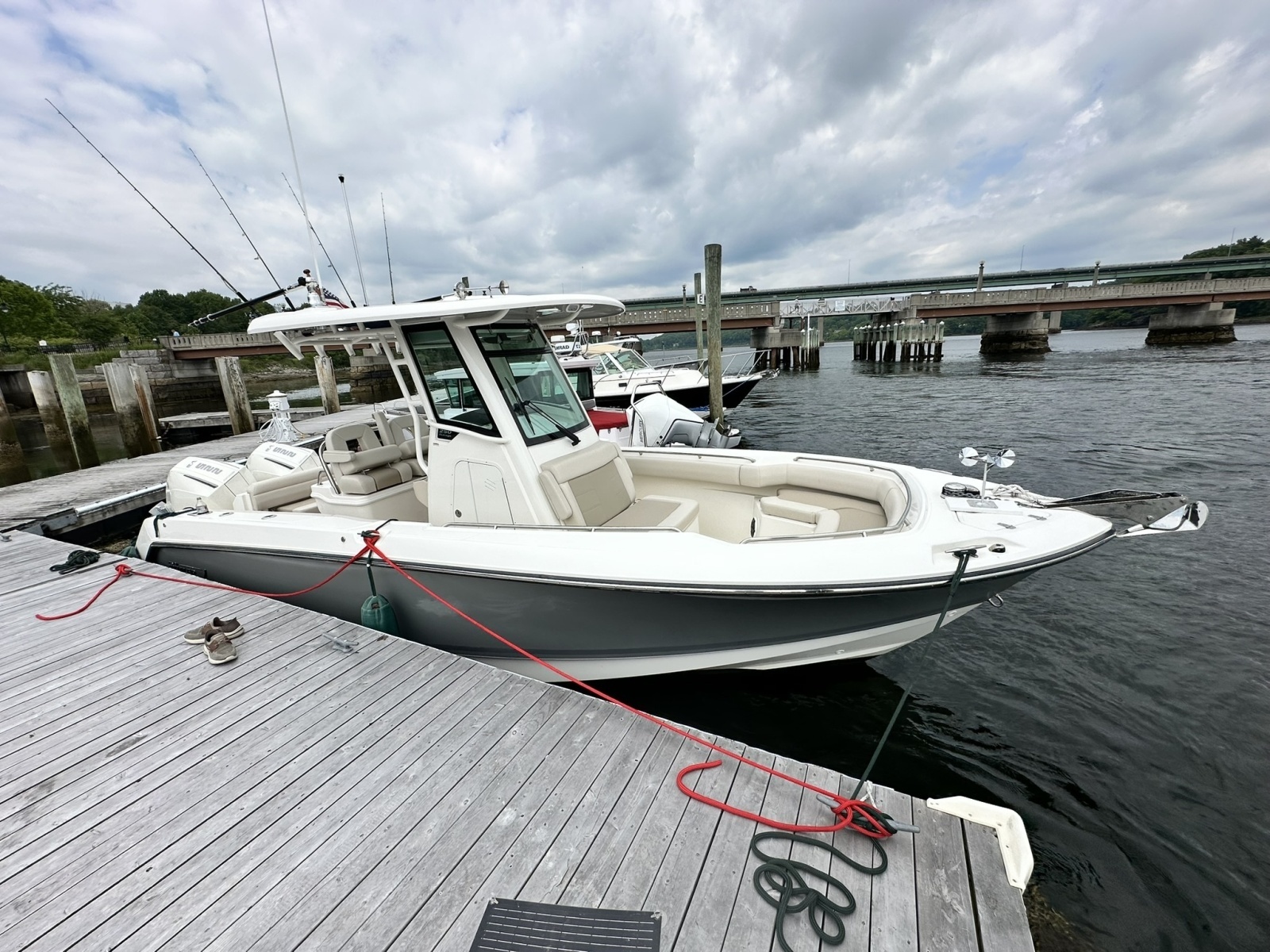 2024 Boston Whaler 250 Outrage