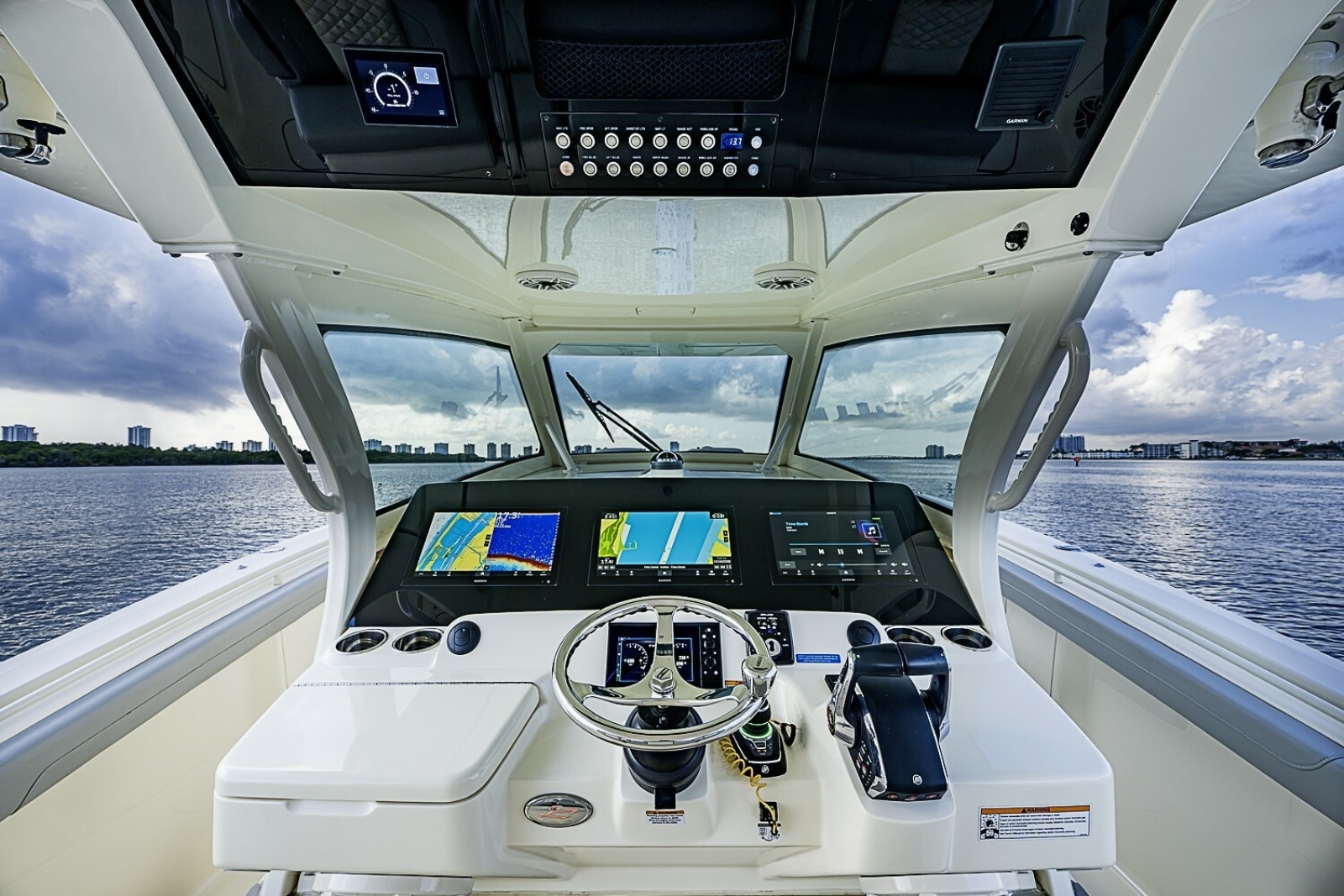 Scout 42 Maizey Blue - Exterior Helm