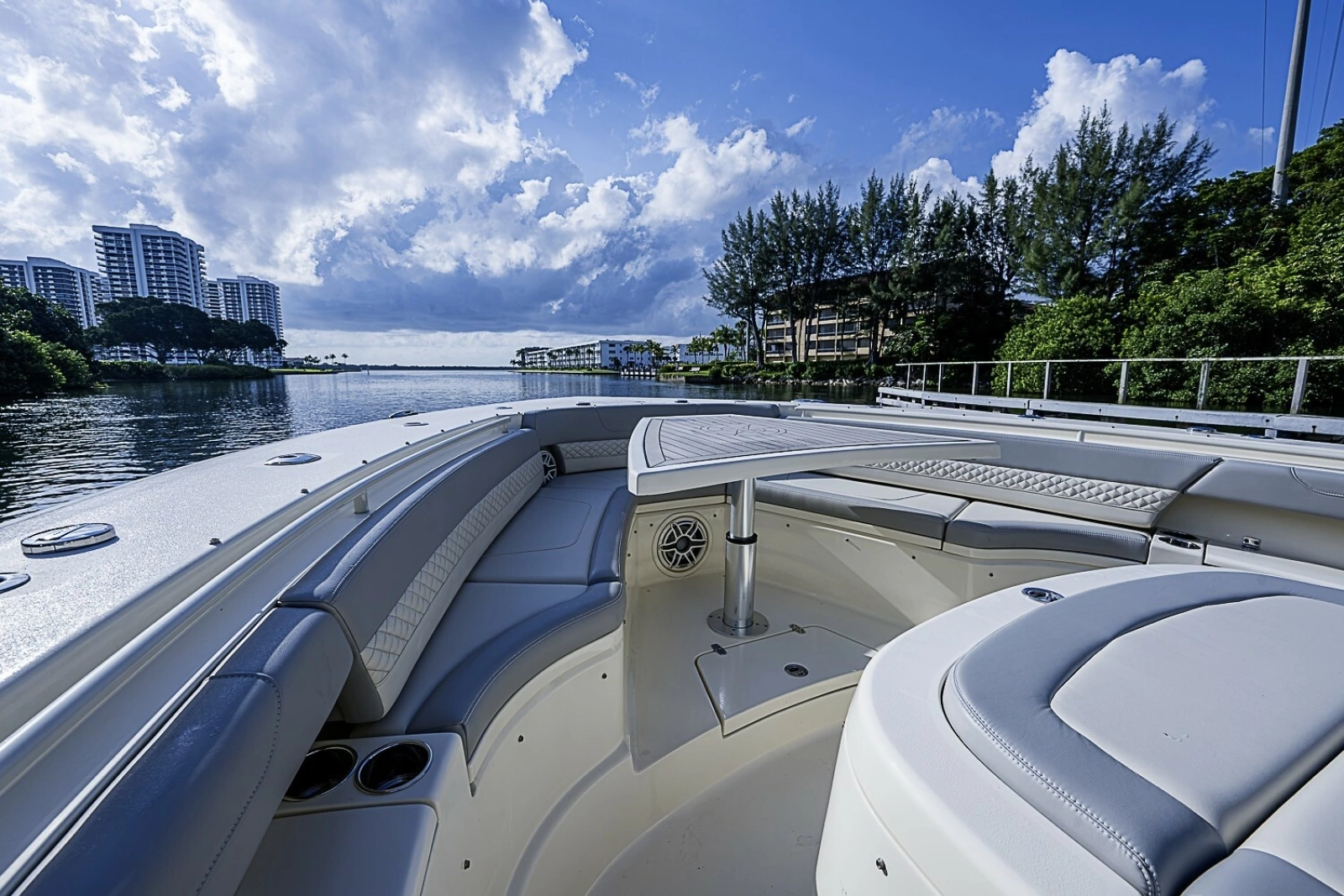 Scout 42 Maizey Blue - Exterior Bow