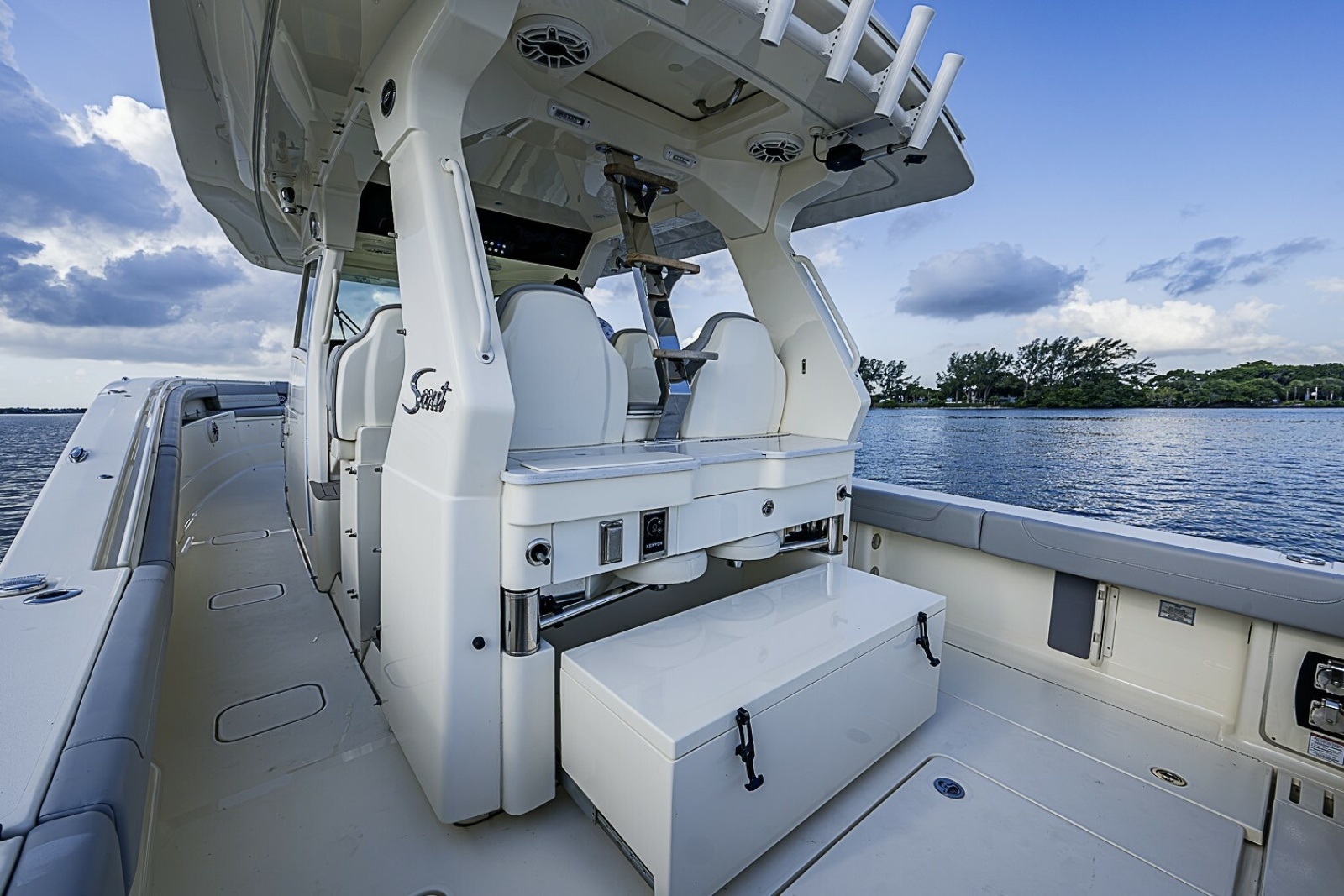 Scout 42 Maizey Blue - Exterior Cockpit