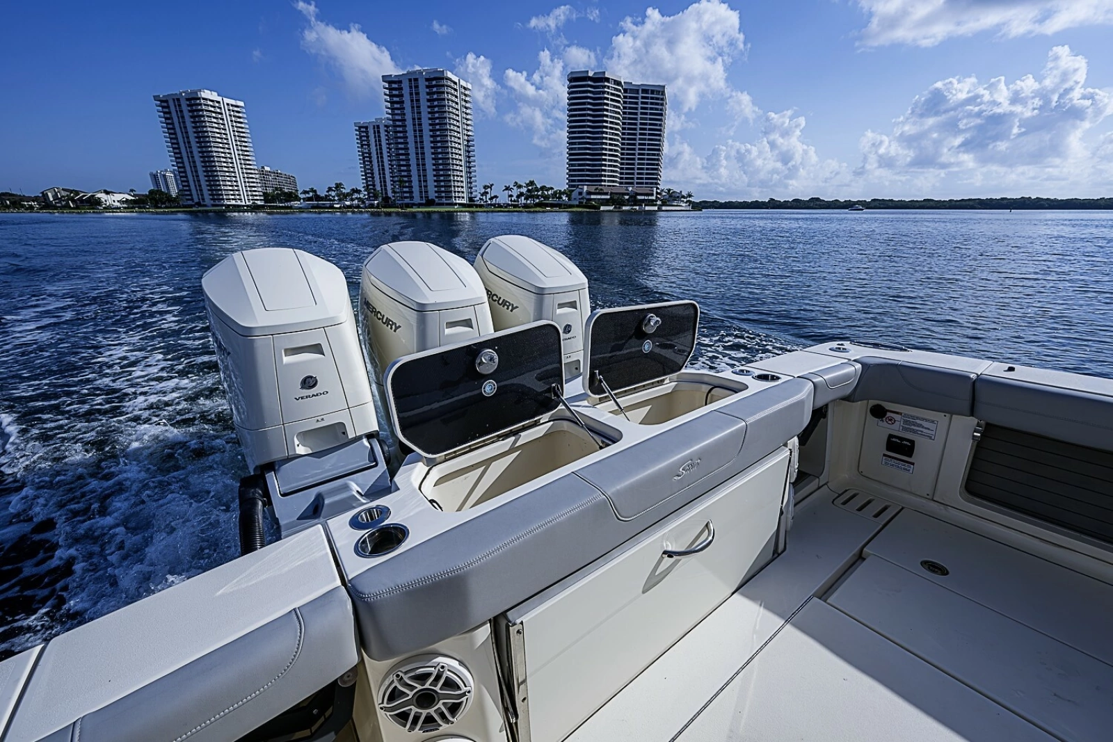 Scout 42 Maizey Blue - Exterior Cockpit
