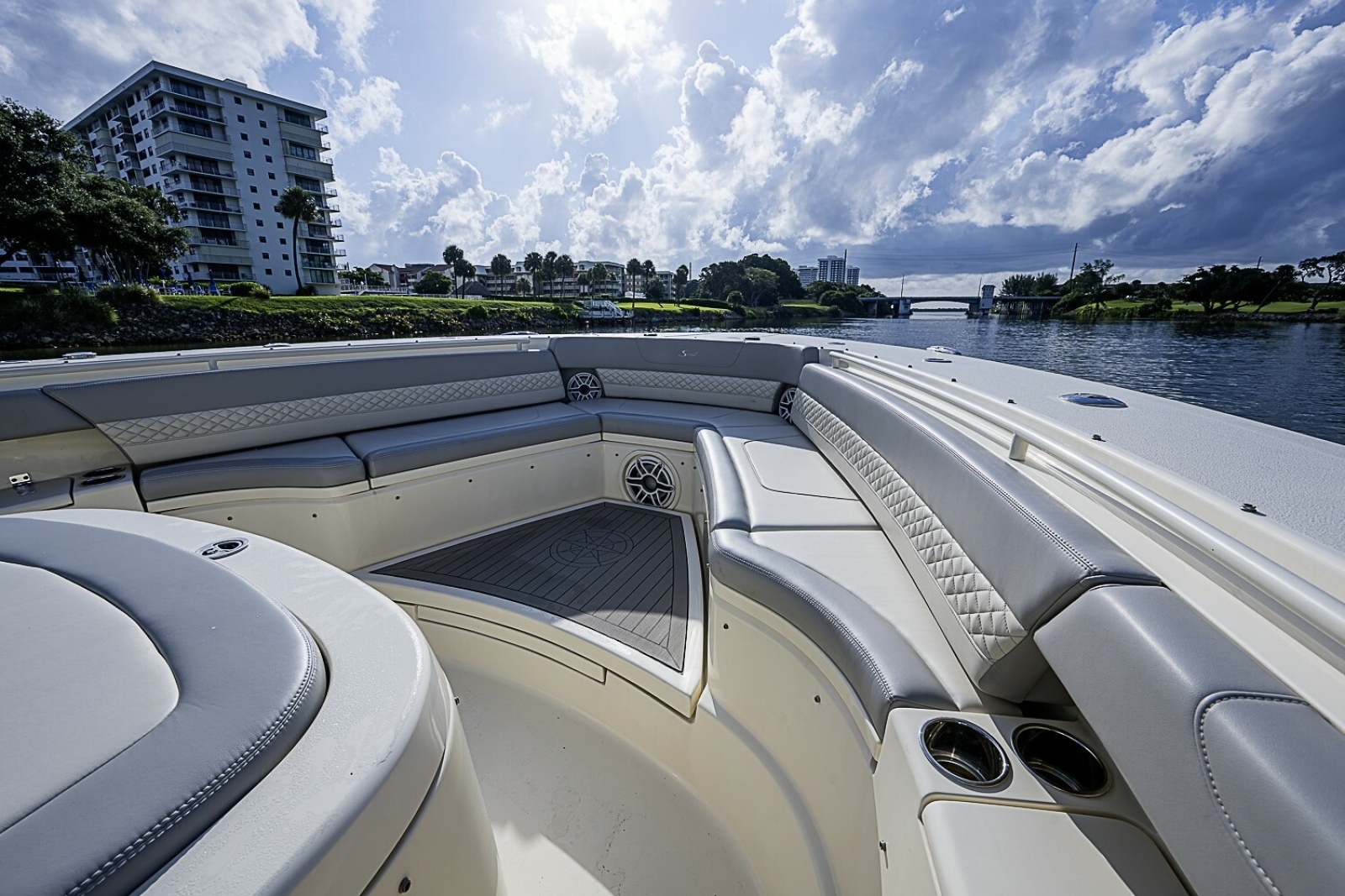 Scout 42 Maizey Blue - Exterior Bow