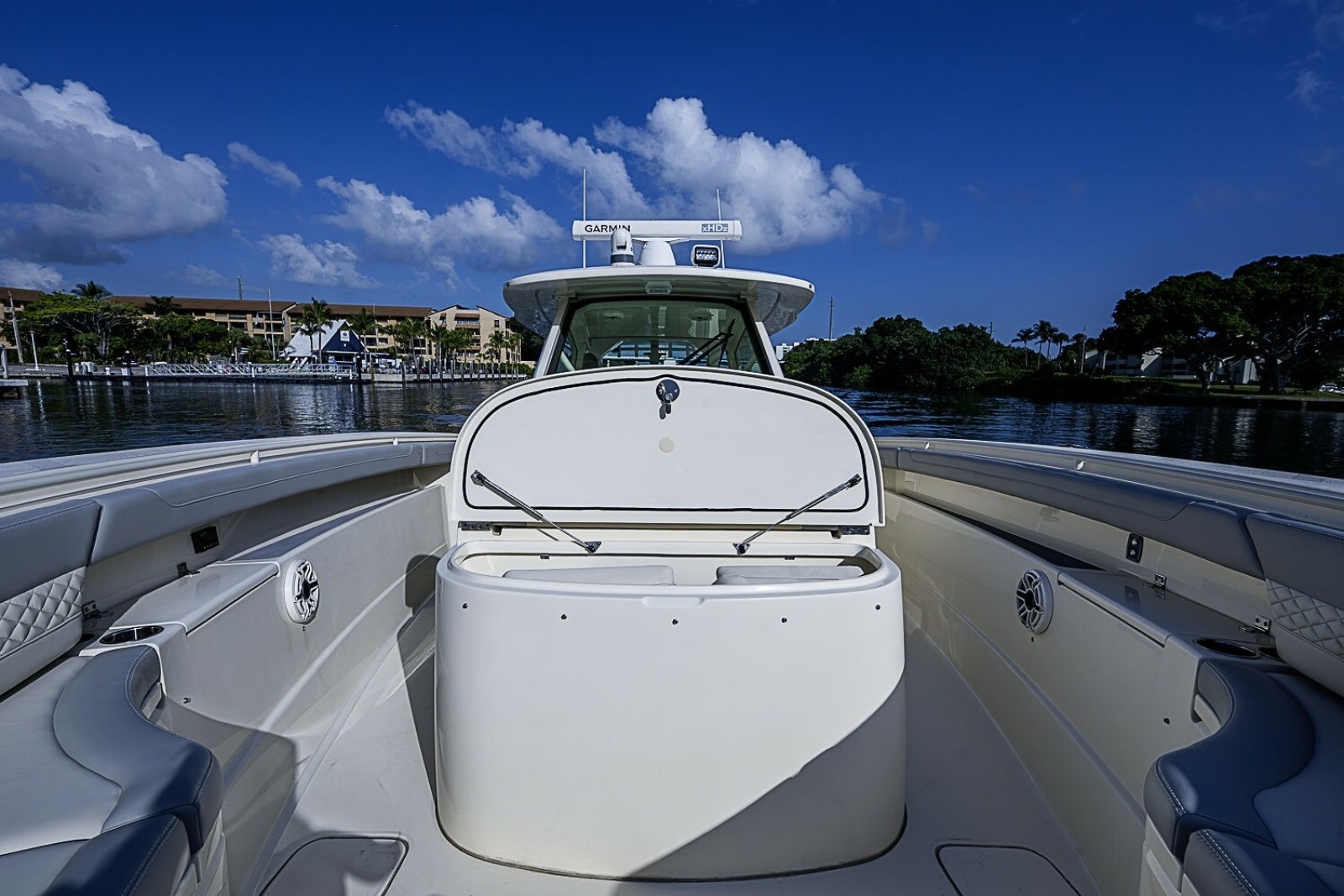 Scout 42 Maizey Blue - Exterior Bow