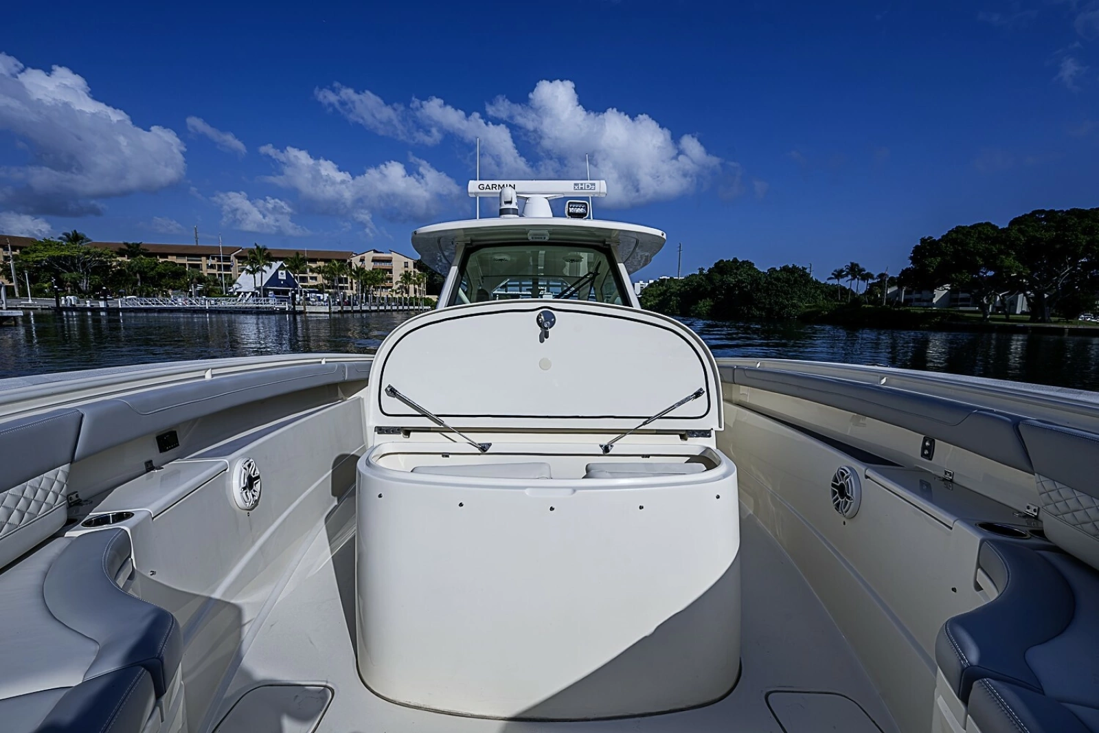 Scout 42 Maizey Blue - Exterior Bow