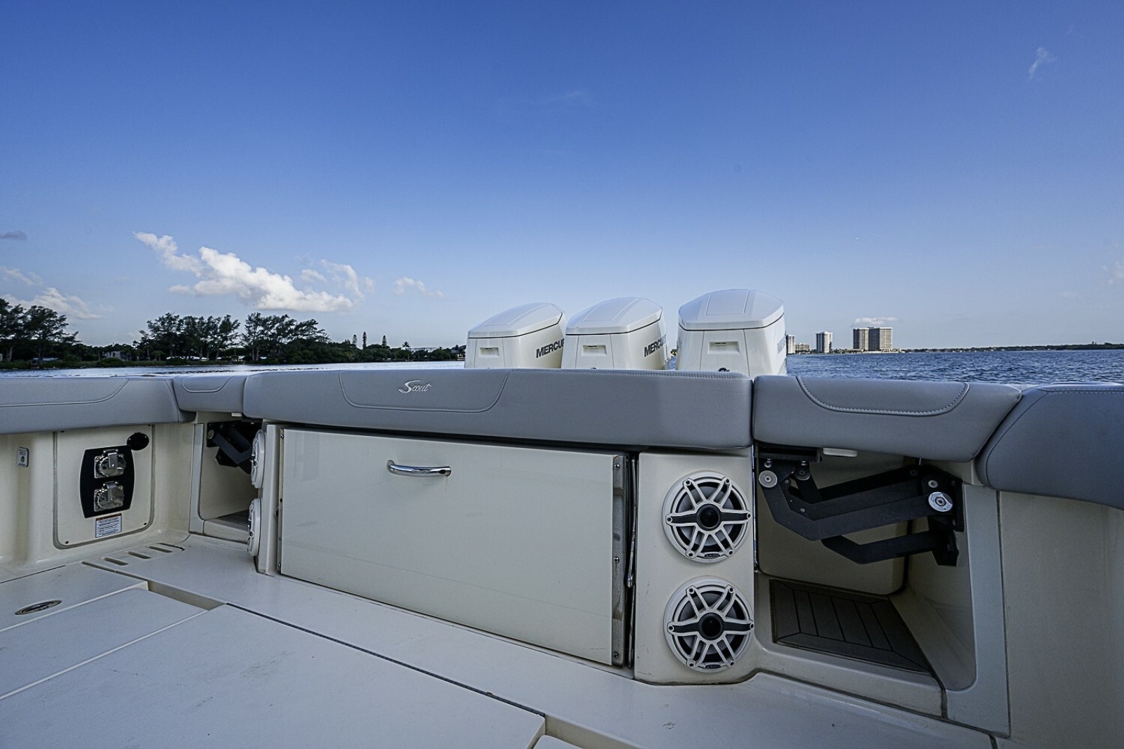 Scout 42 Maizey Blue - Exterior Cockpit