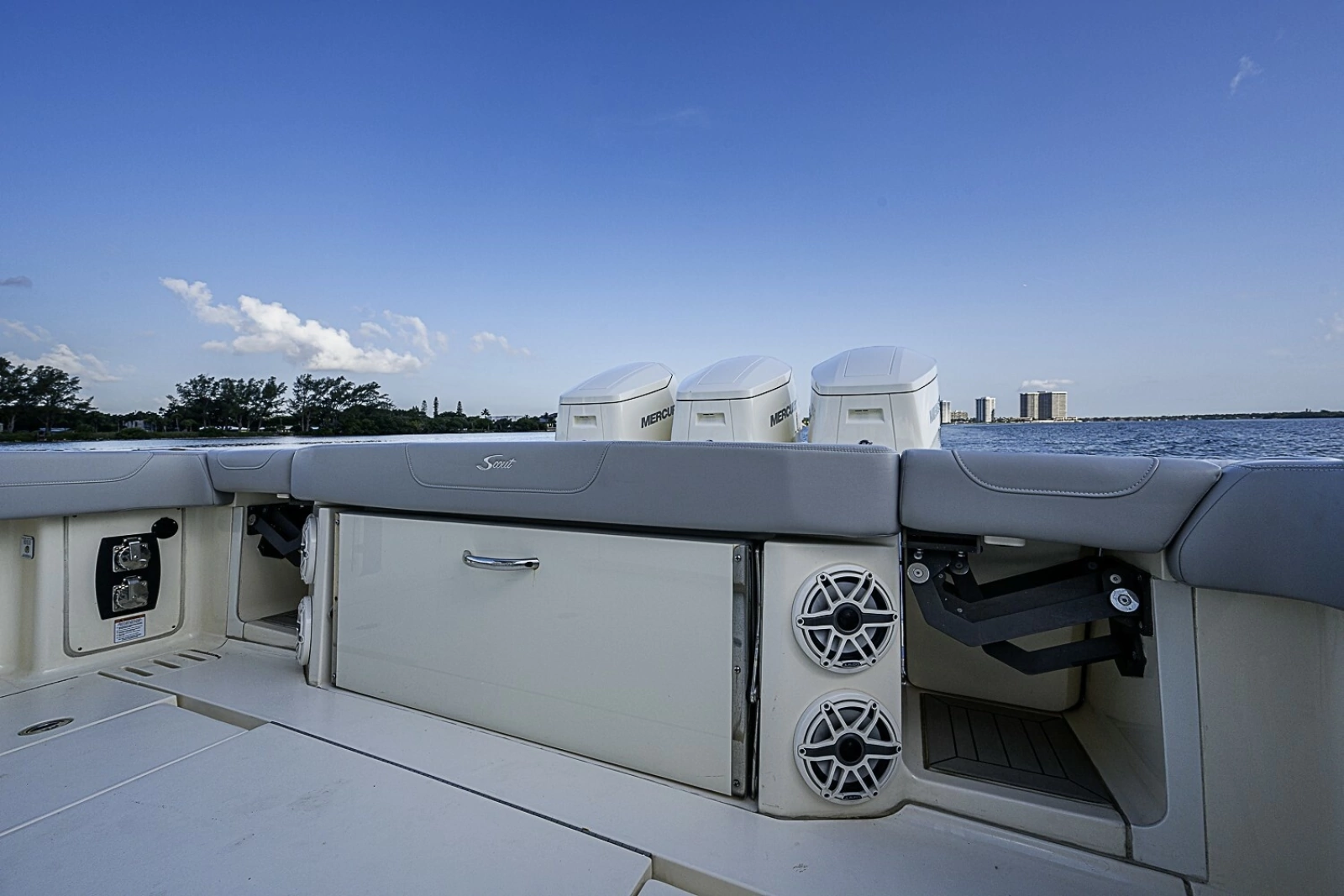 Scout 42 Maizey Blue - Exterior Cockpit