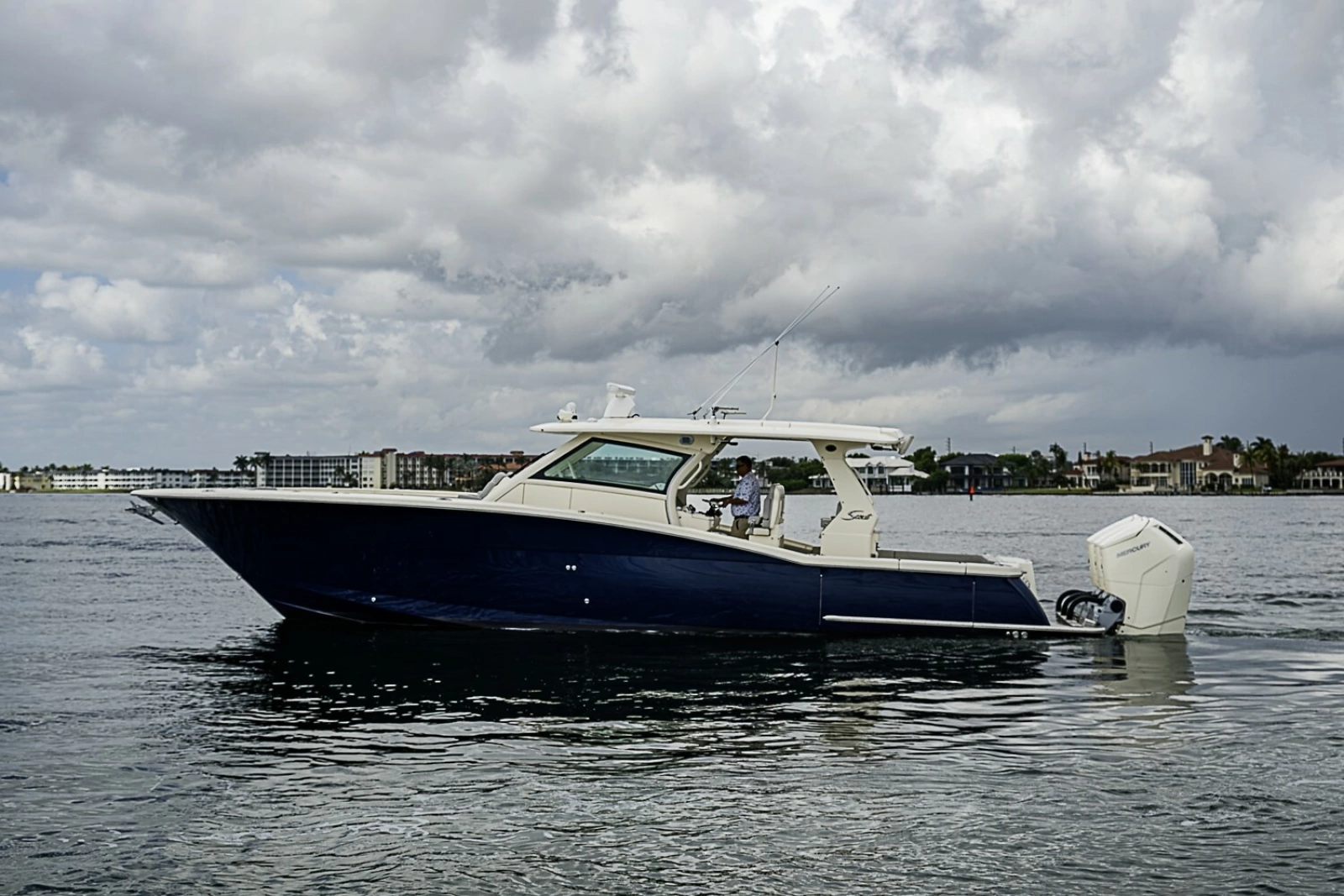 Scout 42 Maizey Blue - Exterior Profile