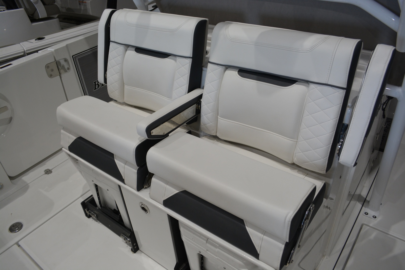 2023 Blackfin 332 CC