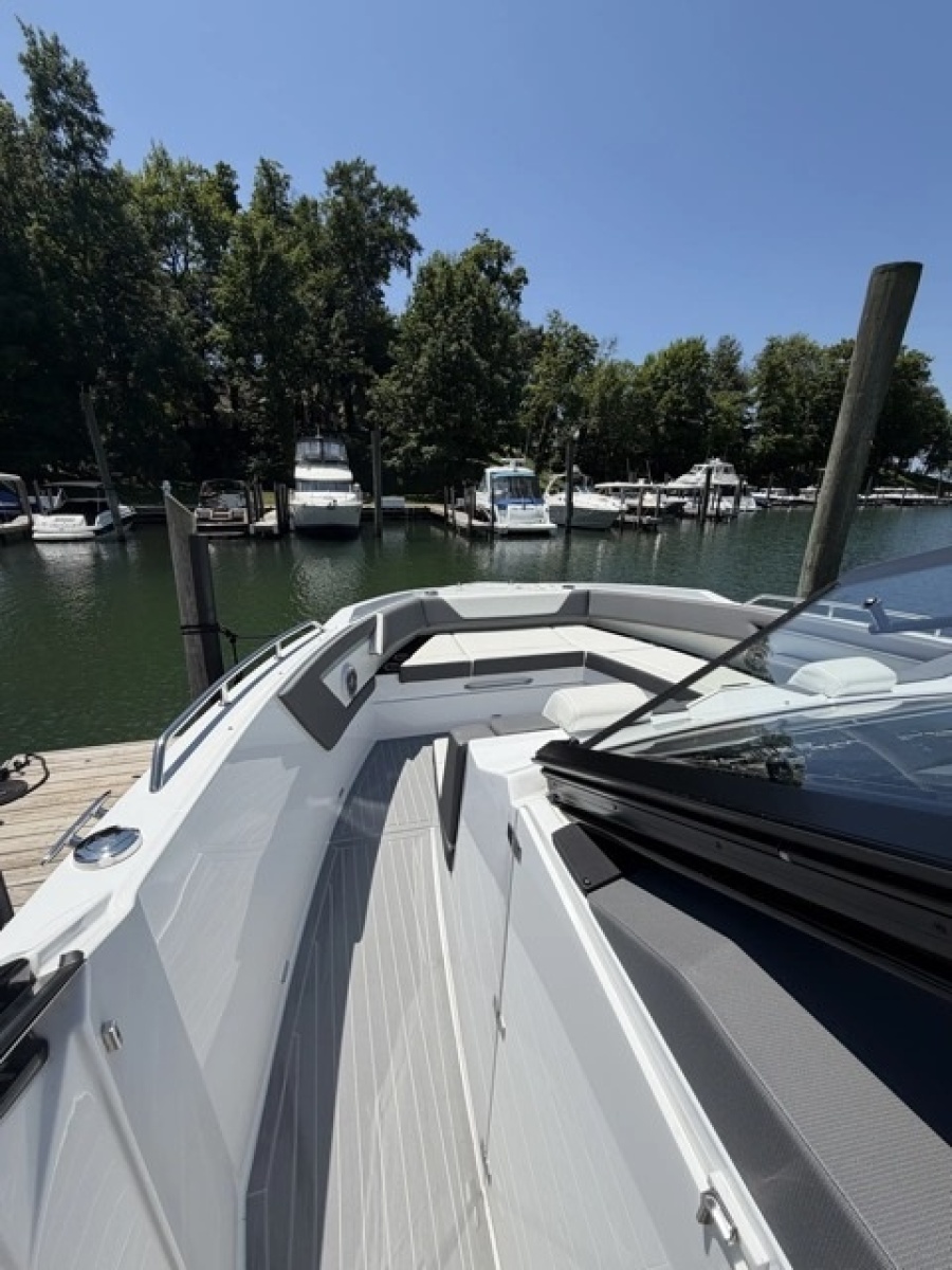 2024 Cruisers Yachts