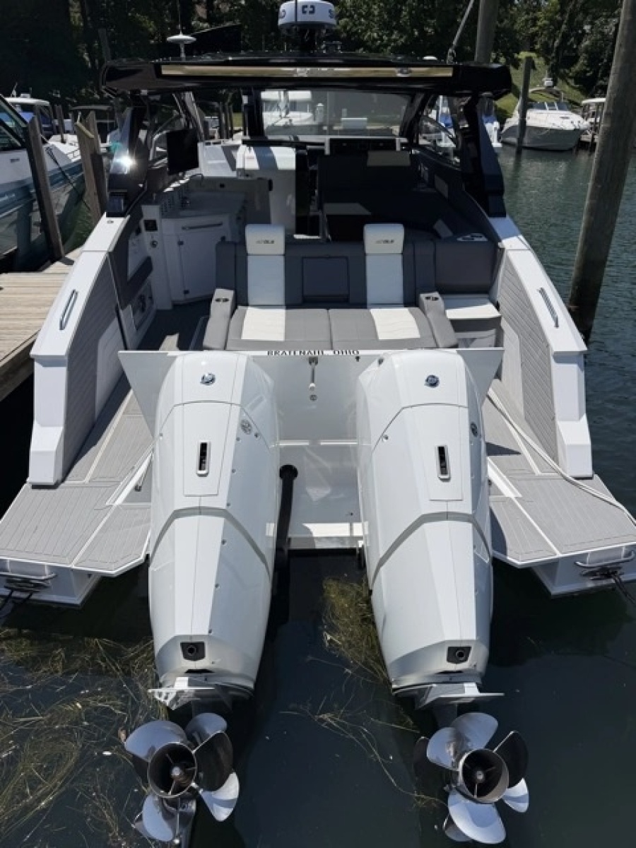 2024 Cruisers Yachts