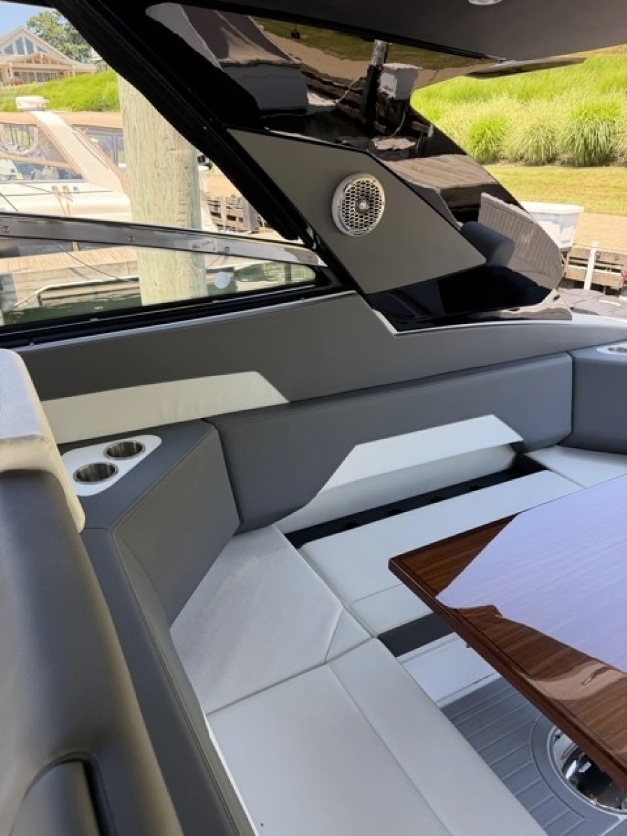 2024 Cruisers Yachts