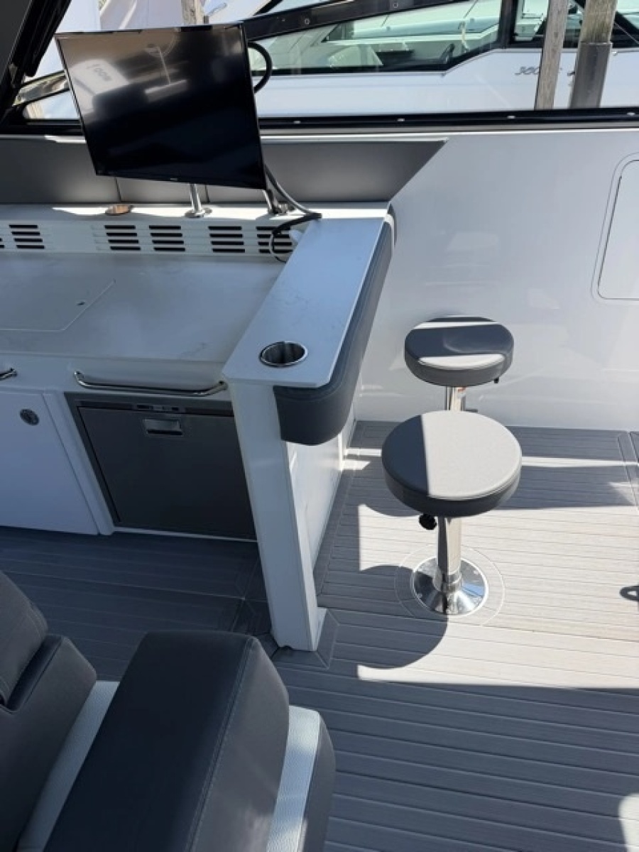 2024 Cruisers Yachts 