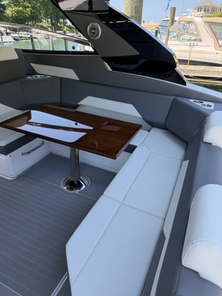 2024 Cruisers Yachts