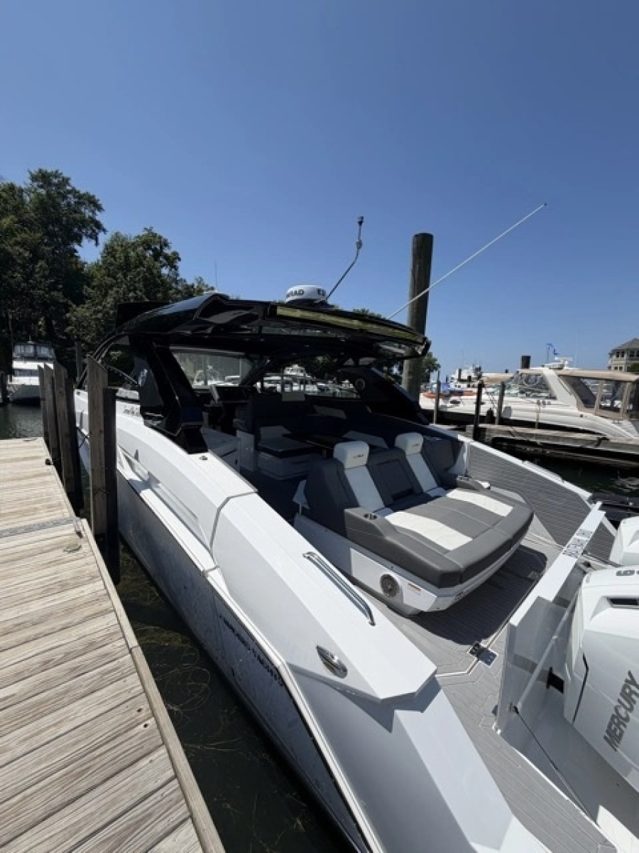 2024 Cruisers Yachts