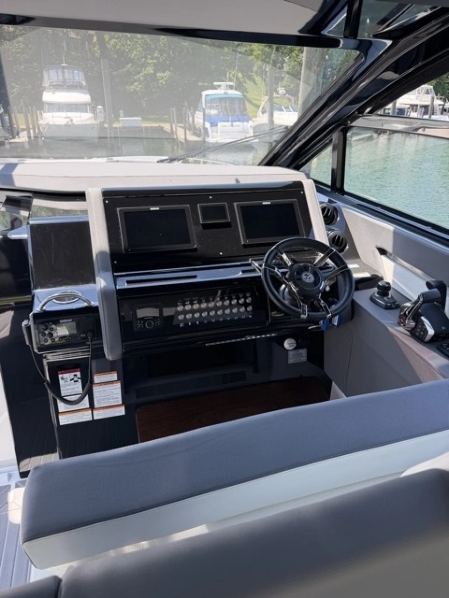 2024 Cruisers Yachts