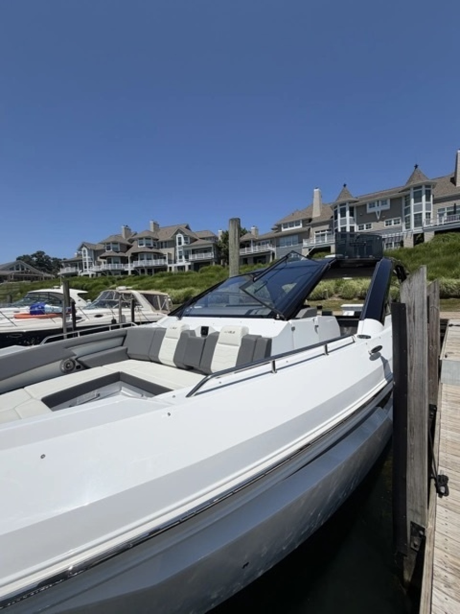 2024 Cruisers Yachts