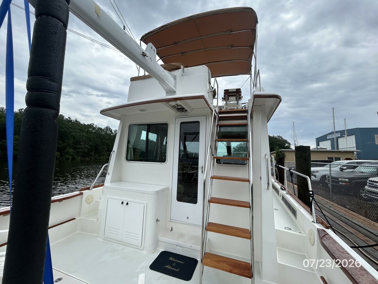42' Sabre cockpit forward