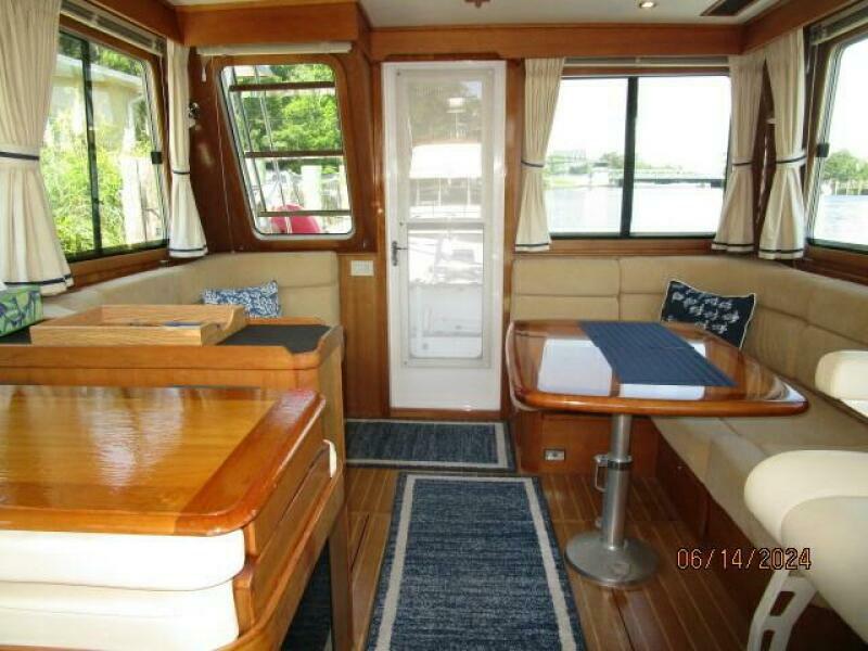 42' Sabre salon aft