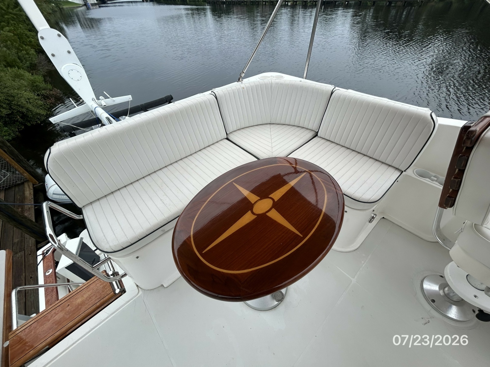 42' Sabre flybridge aft seating