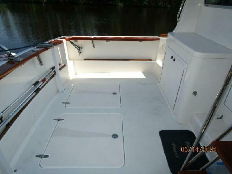 42' Sabre cockpit port