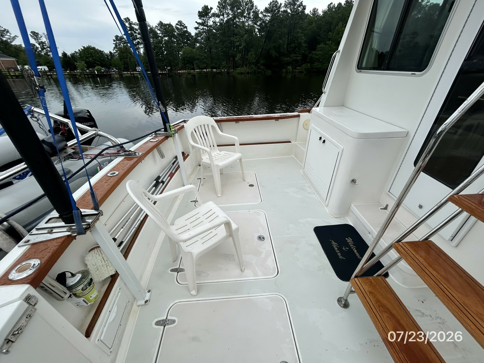 42' Sabre cockpit port