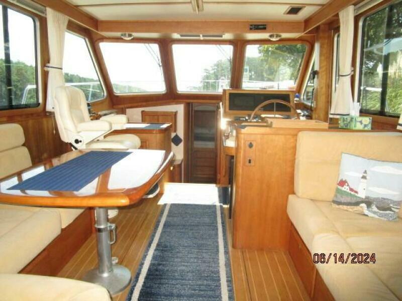 42' Sabre salon forward