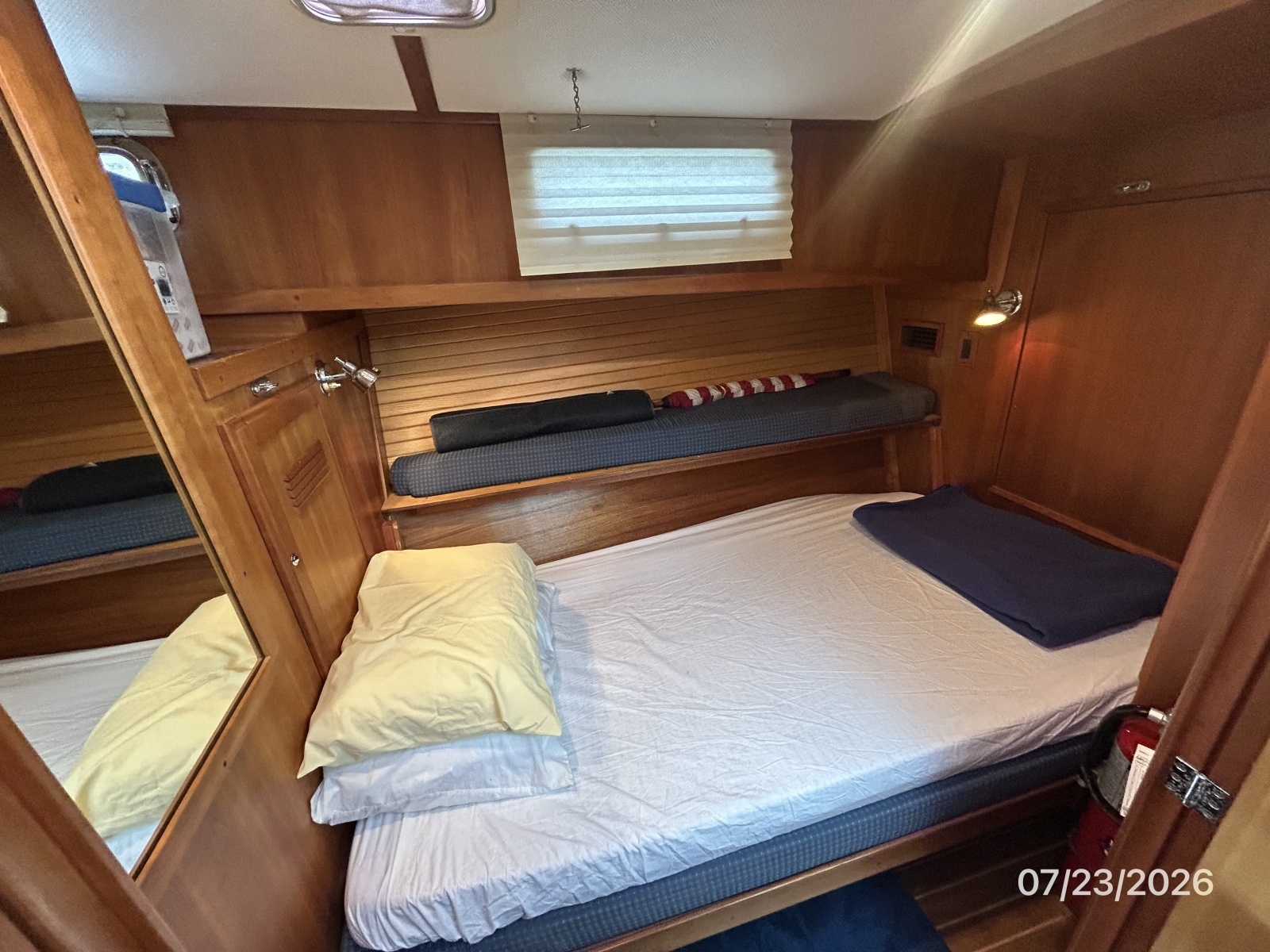42' Sabre guest stateroom