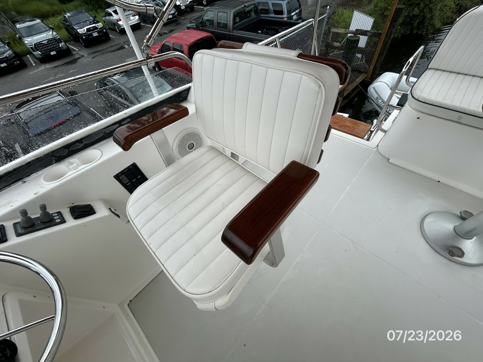 42' Sabre flybridge helm seat