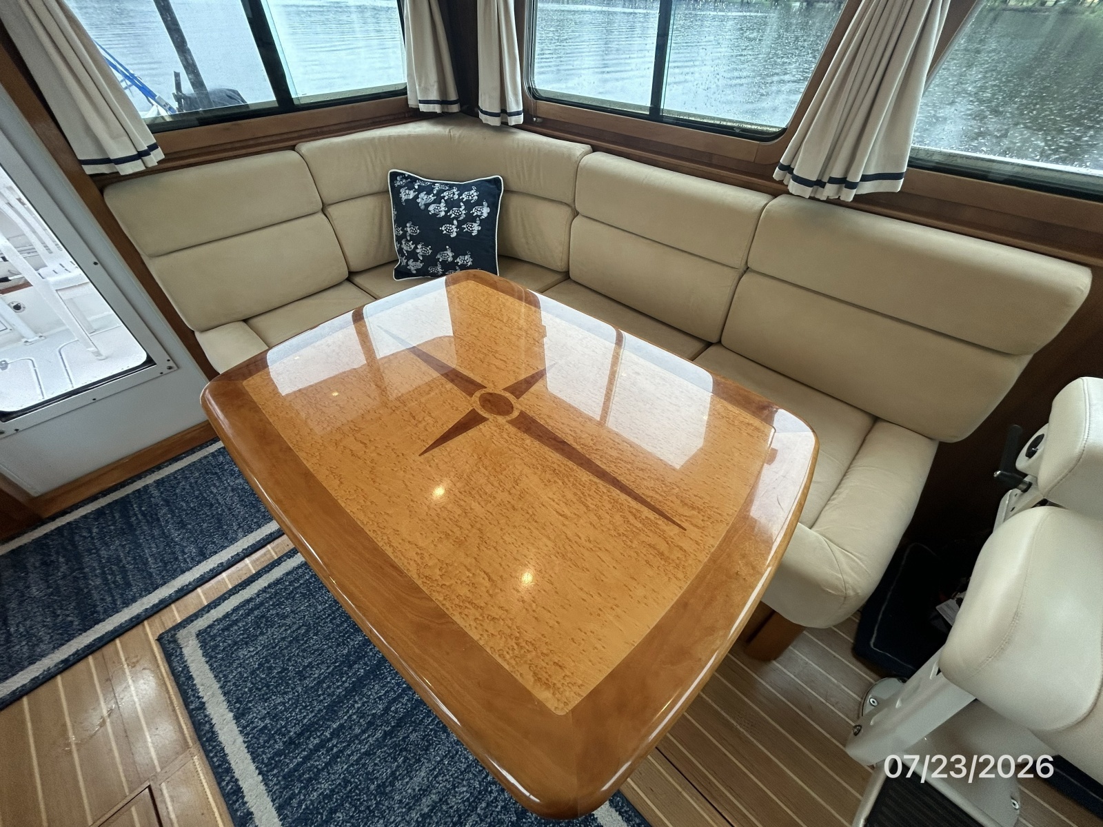 42' Sabre salon port seating