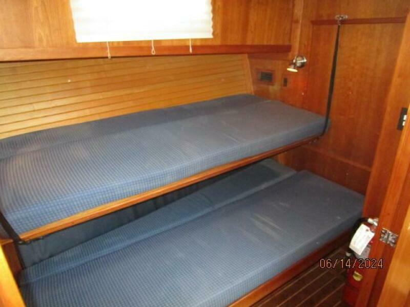 42' Sabre guest stateroom aft2