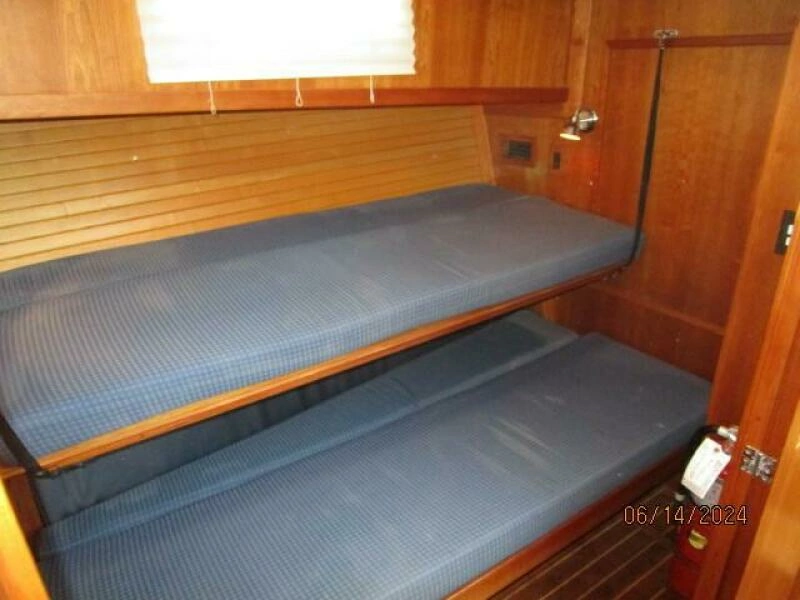 42' Sabre guest stateroom aft2