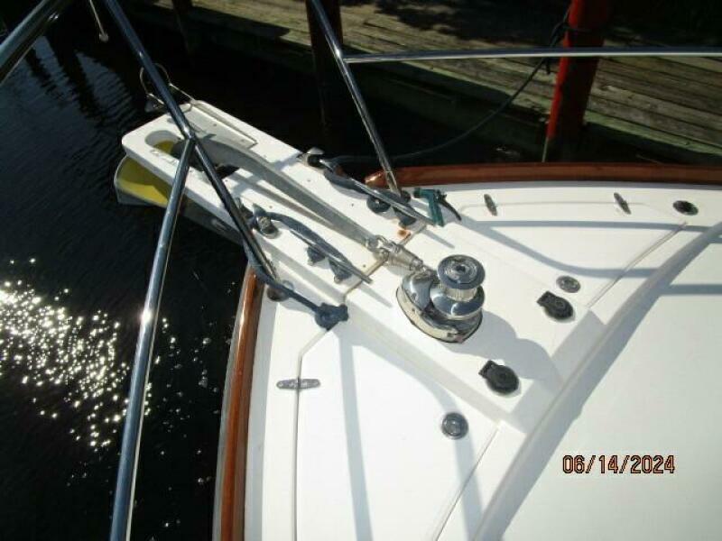 42' Sabre anchor windlass