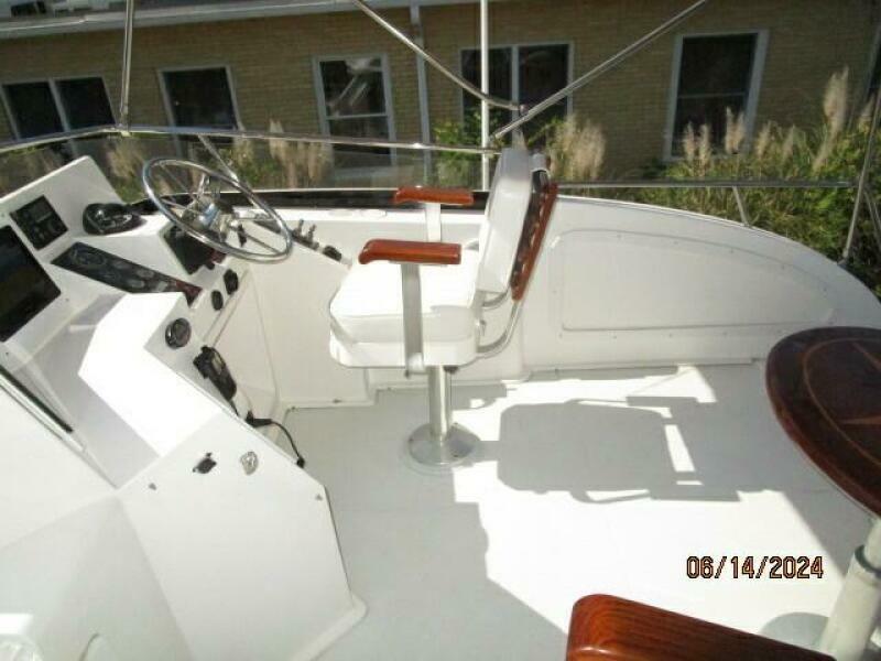 42' Sabre flybridge starboard