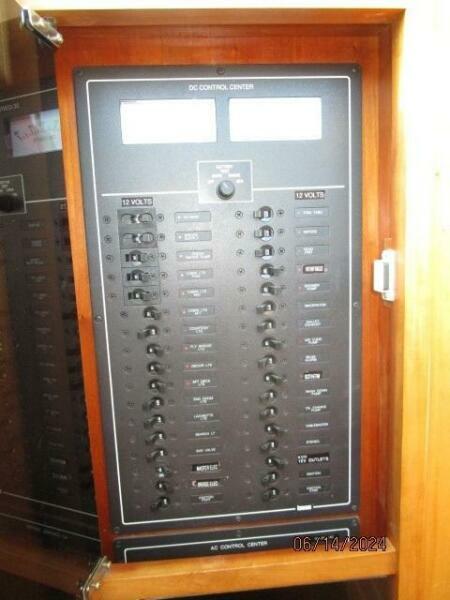 42' Sabre electrical panel2