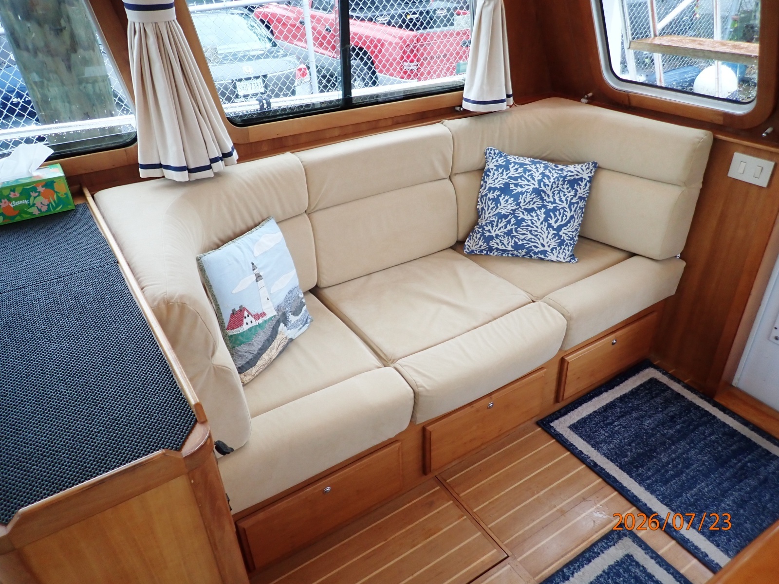 42' Sabre salon starboard seating