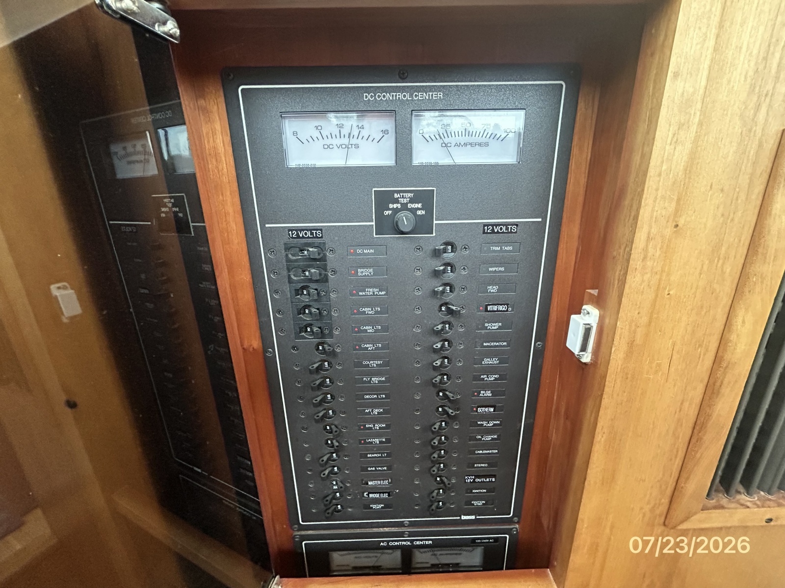 42' Sabre electrical panel1
