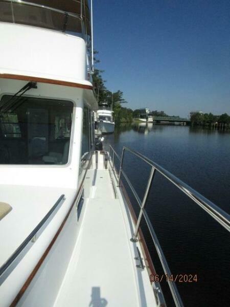 42' Sabre port side deck1