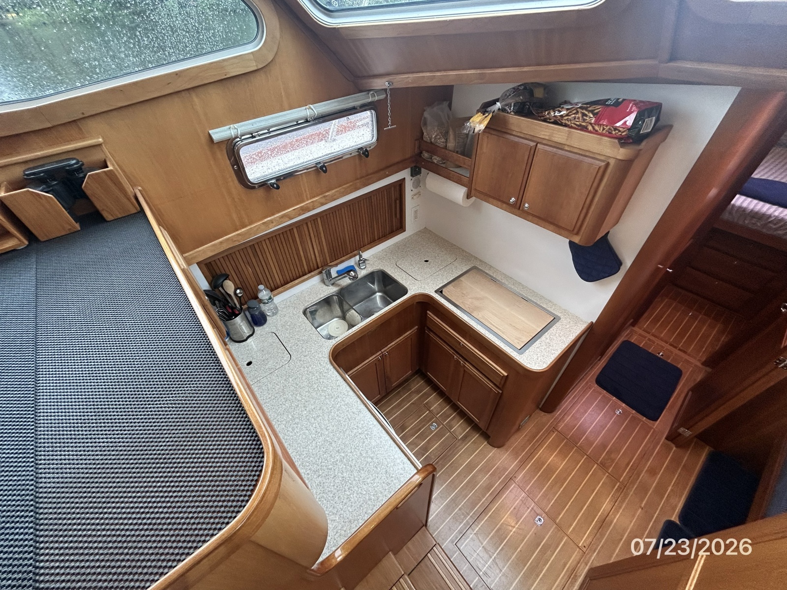 42' Sabre galley1