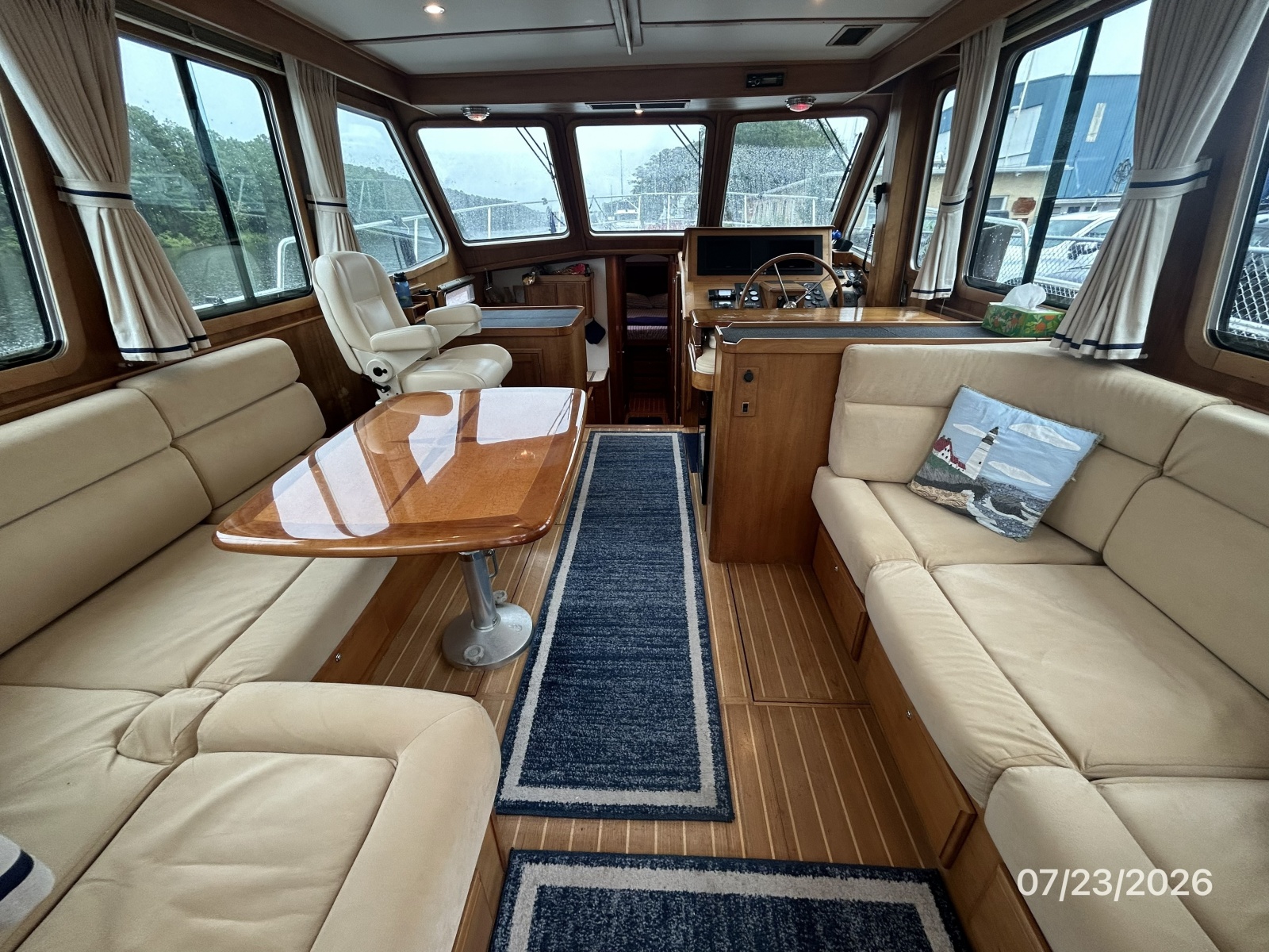 42' Sabre salon forward