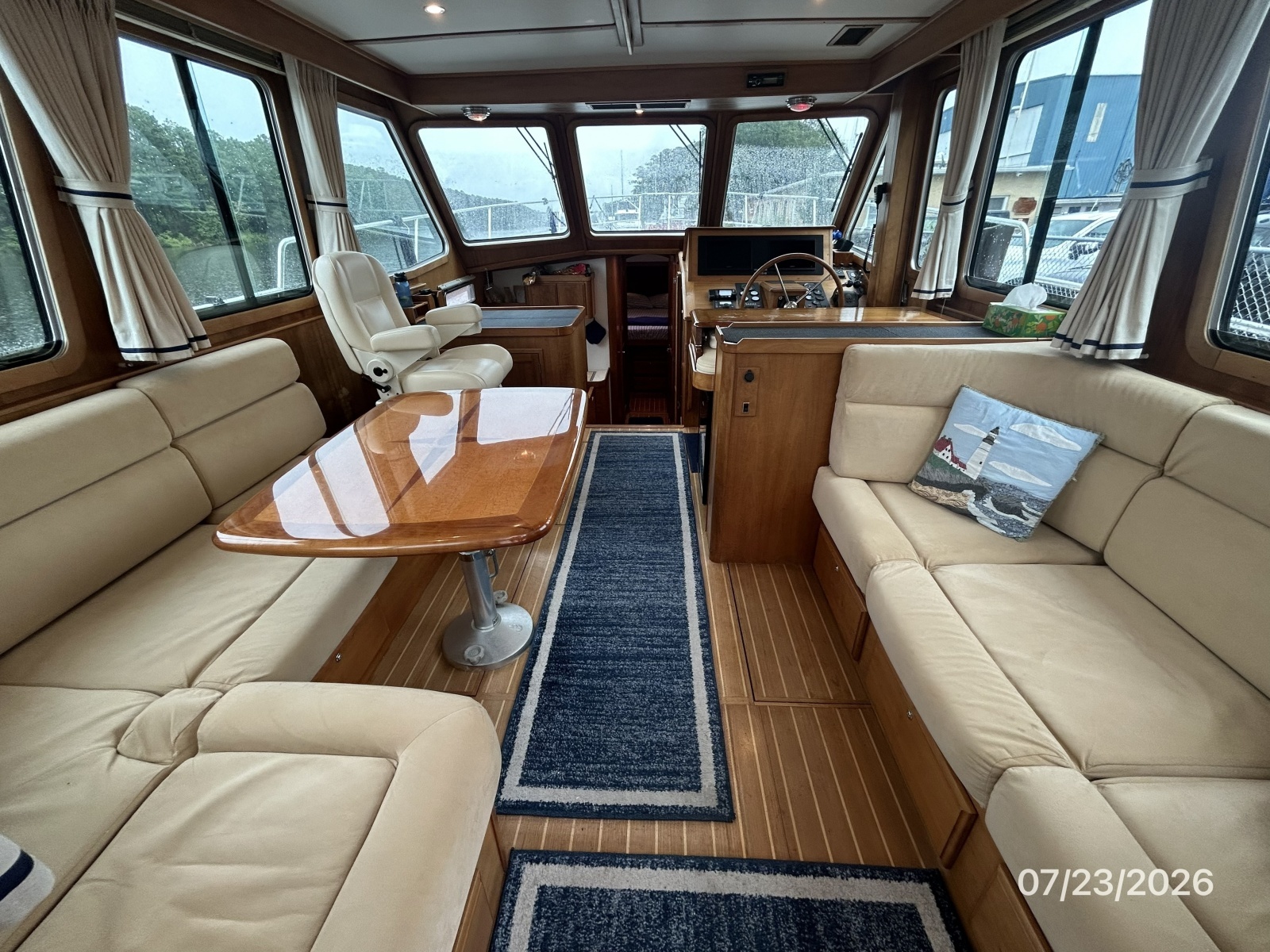 42' Sabre salon forward