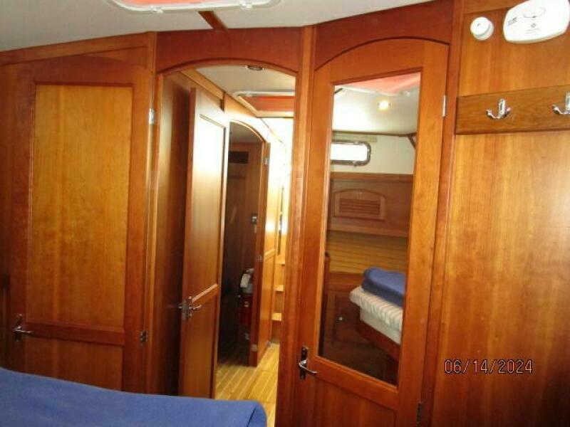 42' Sabre master stateroom aft