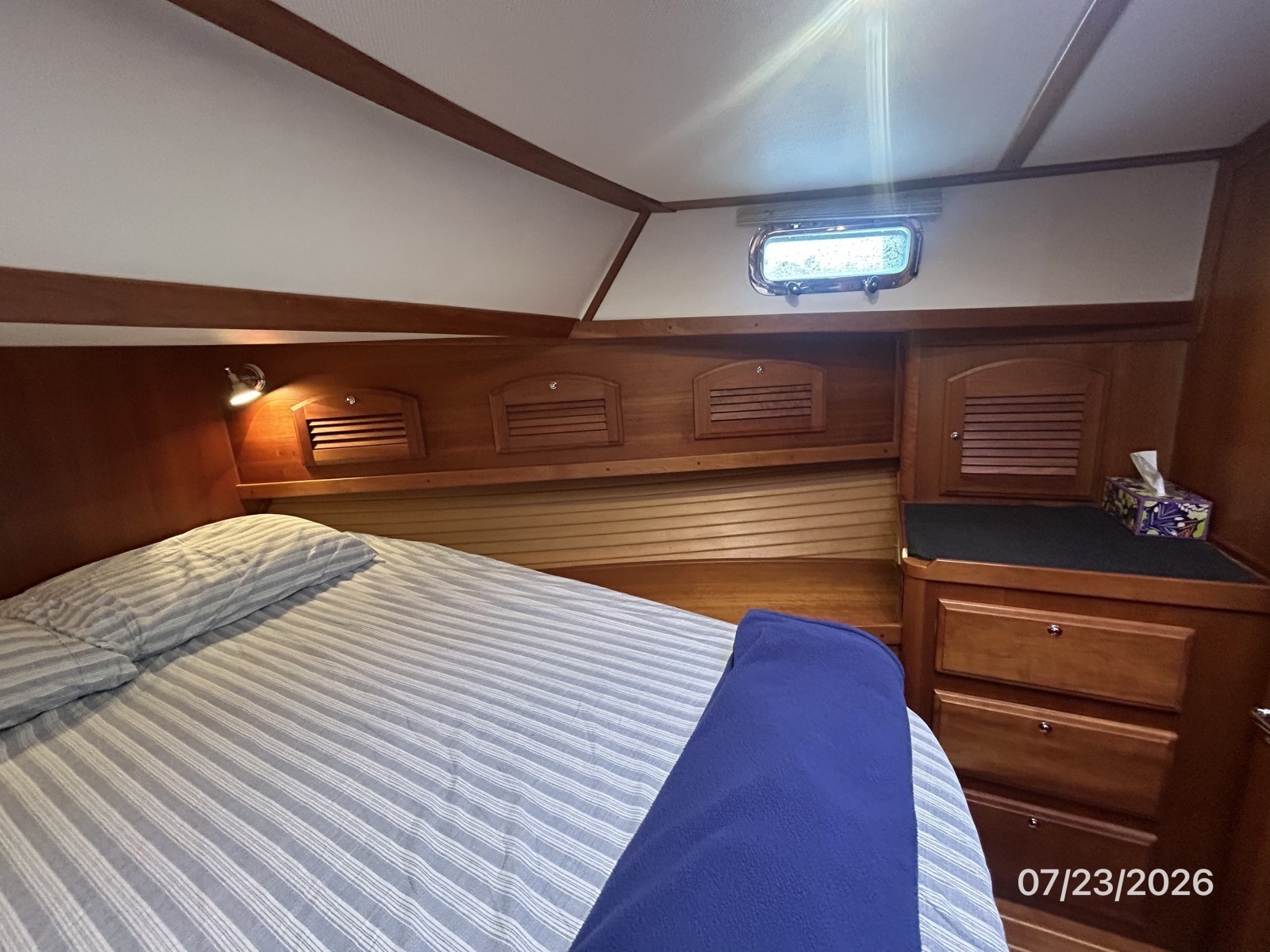 42' Sabre master stateroom starboard
