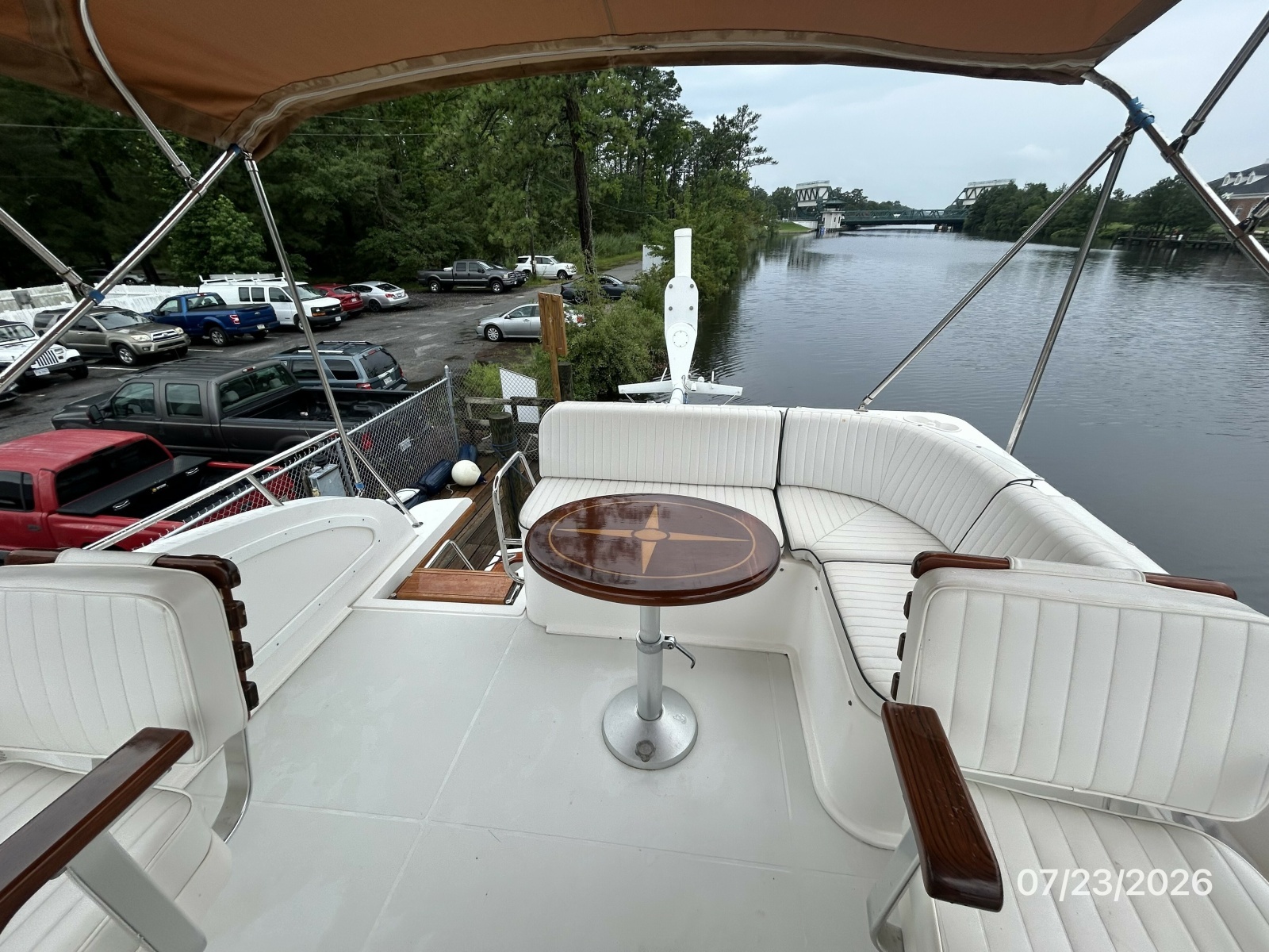 42' Sabre flybridge aft