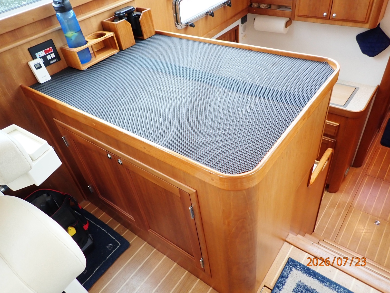 42' Sabre salon port forward
