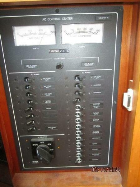 42' Sabre electrical panel1
