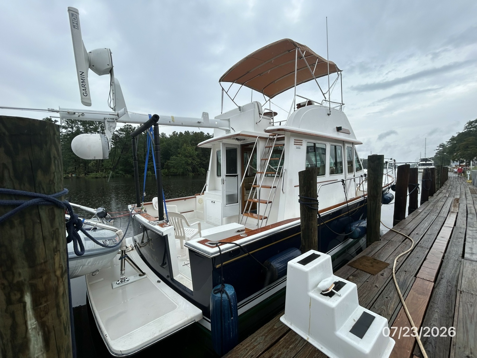 42' Sabre starboard aft profile