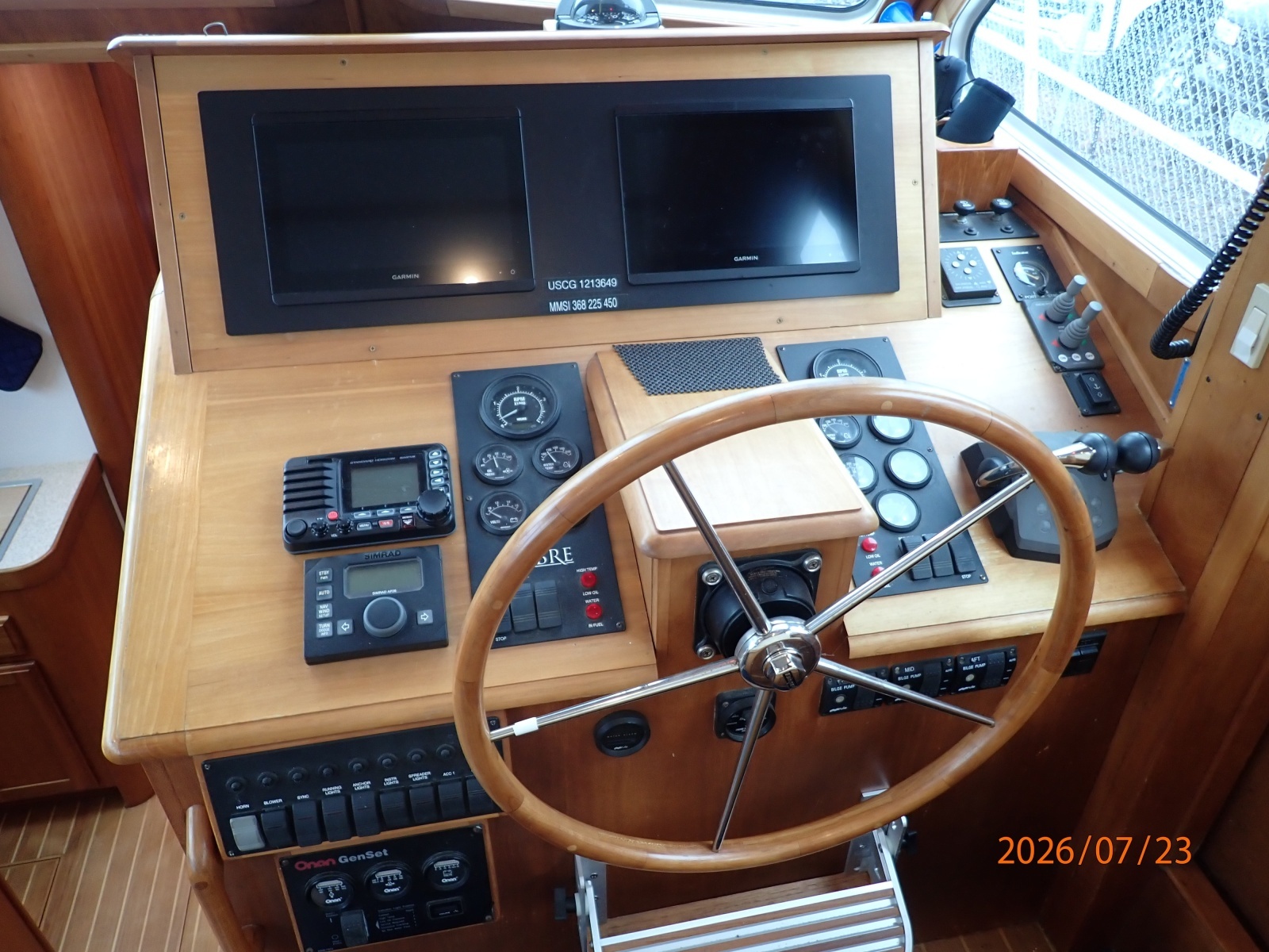 42' Sabre lower helm2